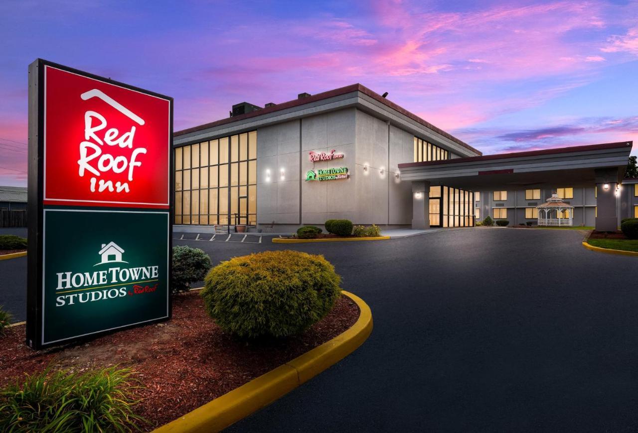 Hometowne By Red Roof Hotel
