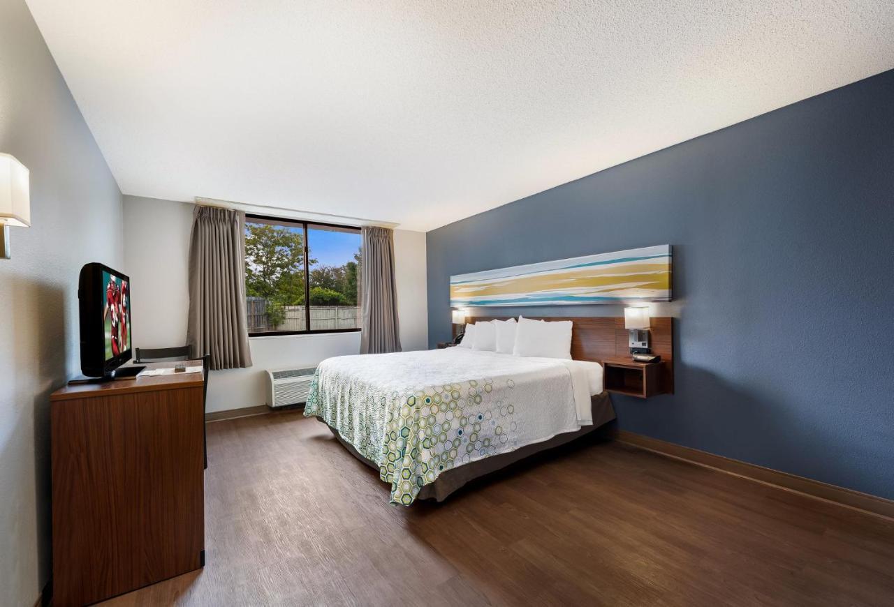 Hotel Hometowne By Red Roof 2*